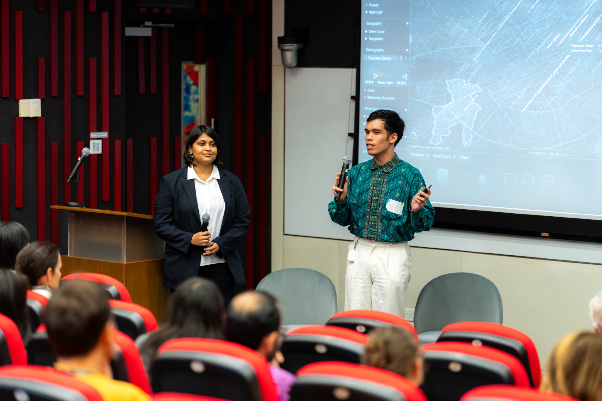 Joshua VARGAS presenting ur-scape at the Future Cities Symposium 2025.