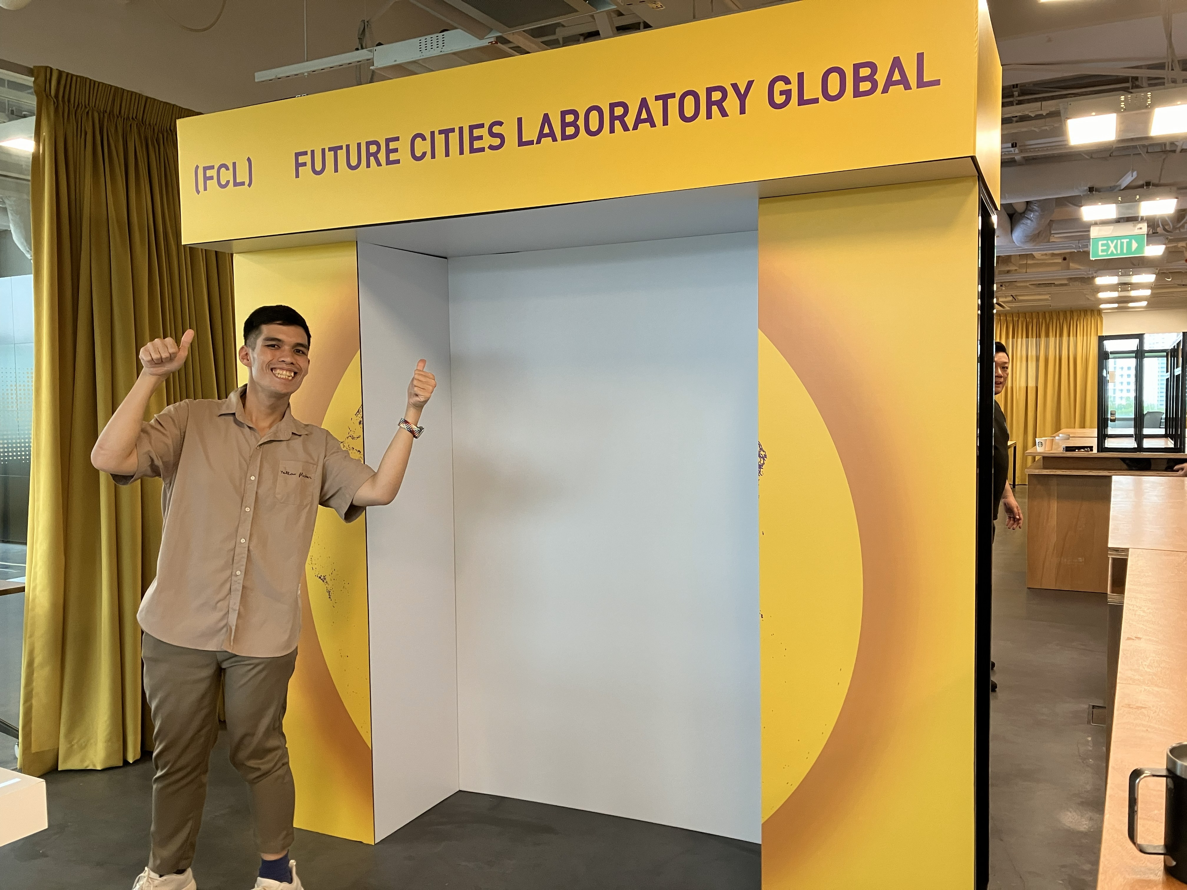 Joshua VARGAS with the SEC Day 2024 Future Cities projection mapping booth. Computer-aided design, video editing, projection mapping, and graphic design by Joshua VARGAS, adapted from the Future Cities 2023 exhibition at the Venice Architecture Biennale. Fabrication and construction by Flash Concepts.
