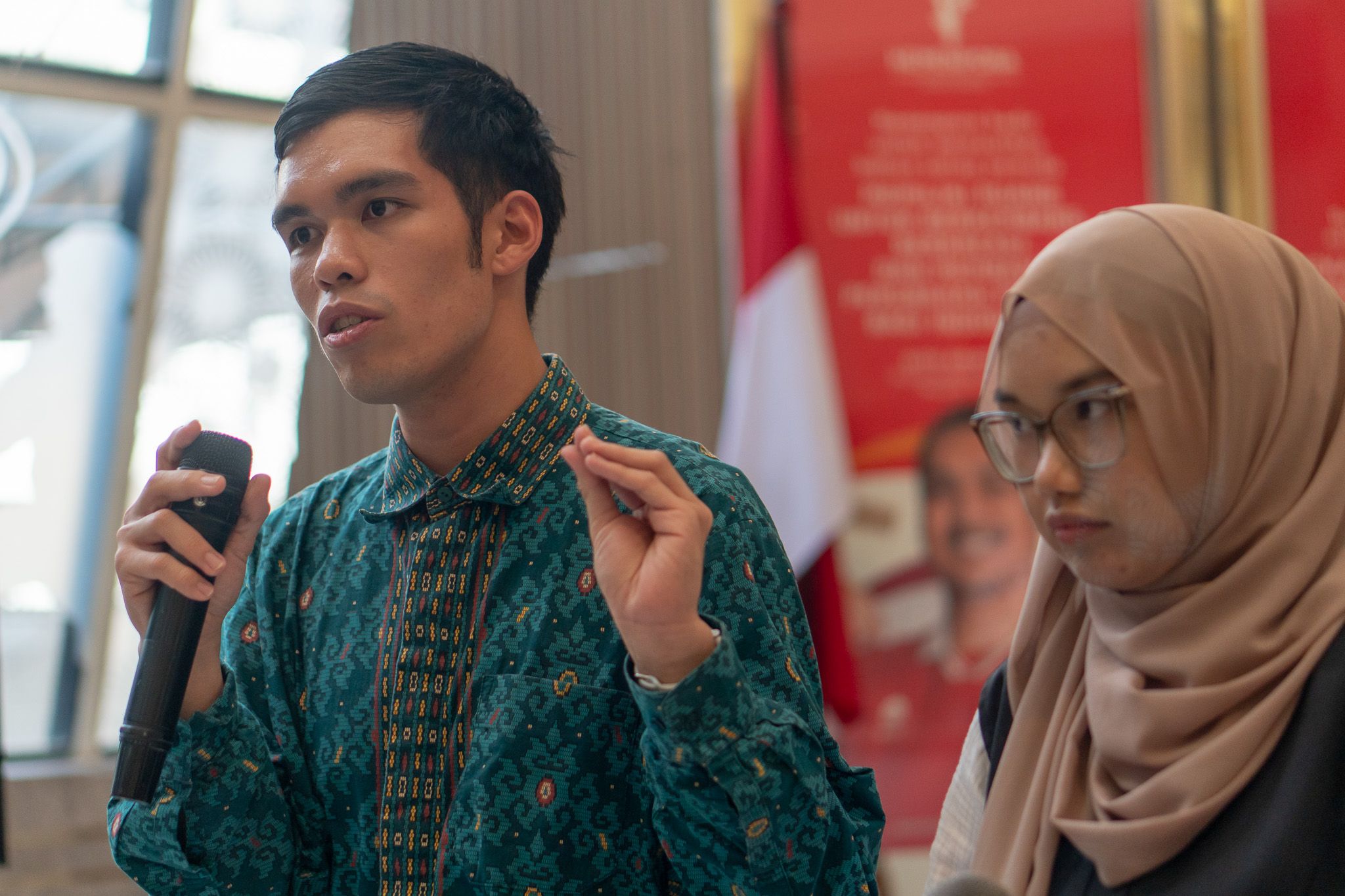 Engaged discussions during the policy workshop.